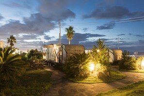 Front of property โ evening/night - Mei the Caravan (Jeju City)