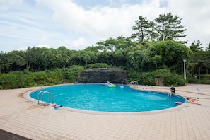 Outdoor pool - Mei the Caravan (Jeju City)