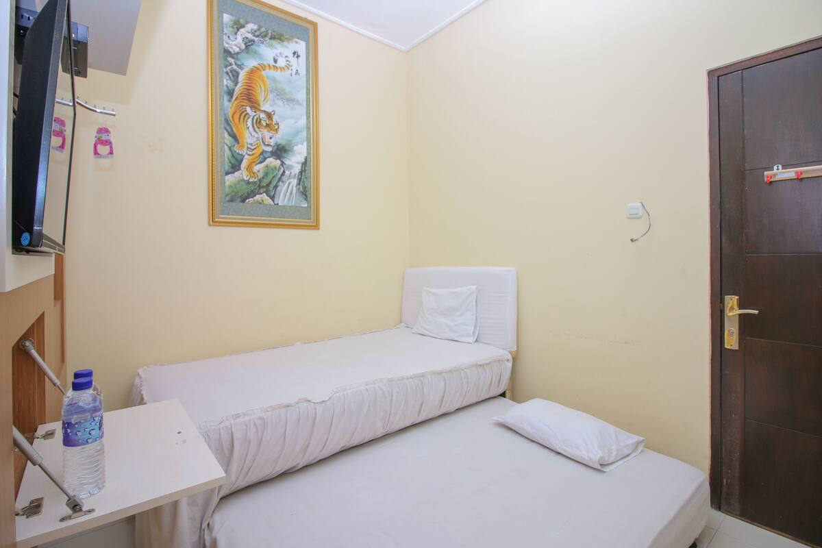 Habitación superior con 2 camas individuales | Escritorio y wifi gratis