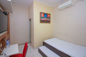 Habitación estándar con 2 camas individuales | Escritorio y wifi gratis