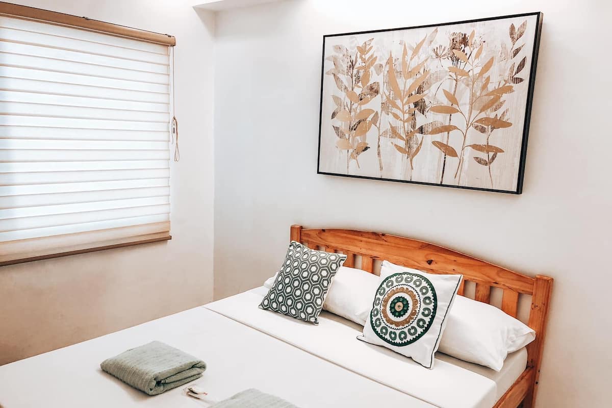 Deluxe Double Room, 1 Double Bed | Desk, bed sheets