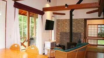 Cottage (Sora) | Living area | Flat-screen TV