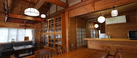 平房 (Ririan) | 客廳 | 平面電視
