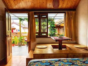 Design-Zimmer (Tatami) | Schreibtisch, schallisolierte Zimmer, kostenloses WLAN, Bettwäsche