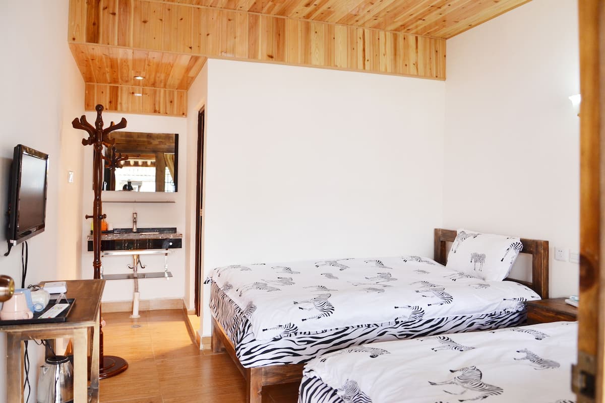 Comfort Twin Room | Meja, kalis bunyi, Wi-fi percuma, cadar katil