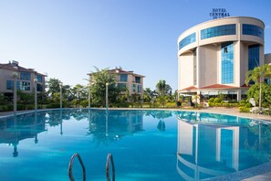 Outdoor pool, a rooftop pool - Hotel Central Plaza (Kohalpur)