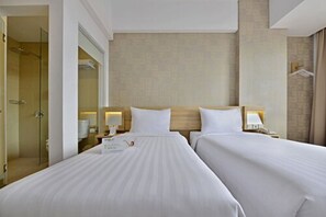 Deluxe Twin Room | In-room safe, desk, laptop workspace, free WiFi