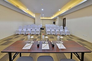 Business centre - Whiz Prime Hotel Basuki Rahmat Malang (Malang)