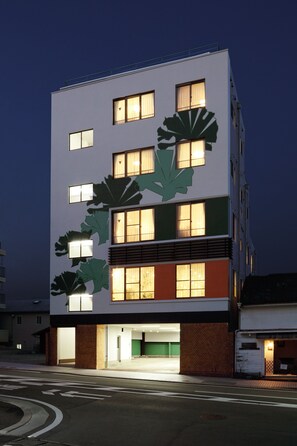 Façade de l’hébergement - soirée/nuit