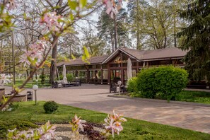 Property grounds - Puscha Congress Hotel (Kyiv)