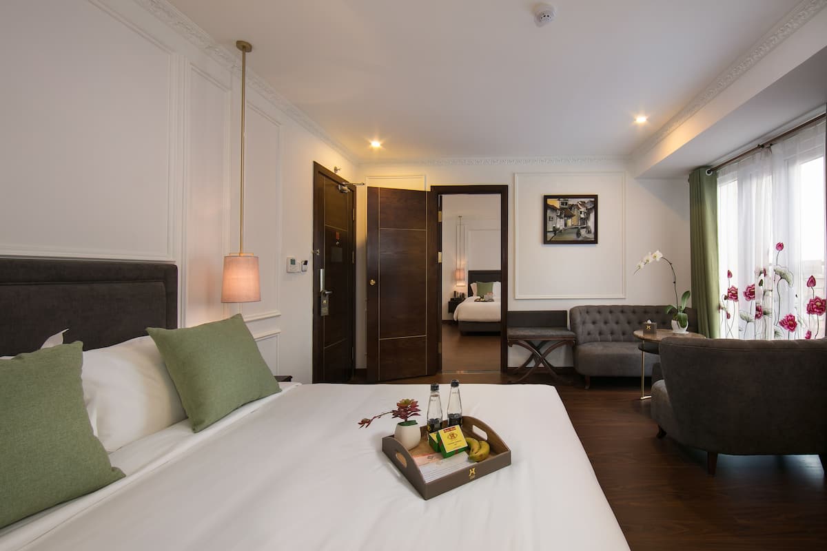 Executive Family with balcony | Hypo-allergenic bedding, in-room safe, desk, soundproofing