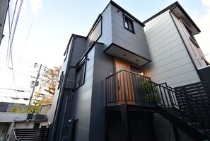 Front of property – evening/night - ieLIFE Resort HIGASHIYAMA (Kyoto)