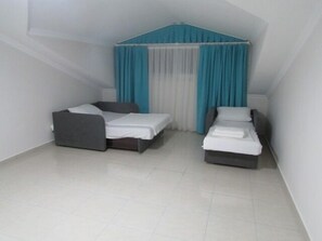 Premium bedding, minibar, individually decorated, individually furnished