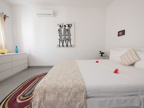 Deluxe Room | Down comforters, minibar, desk, laptop workspace - Kibanda Lodge and Restaurant (Nungwi)