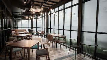 Café da manhã, almoço e jantar; culinária tailandesa