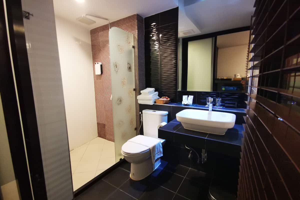 standard twin room | bathroom | shower, designer toiletries, hair dryer, slippers