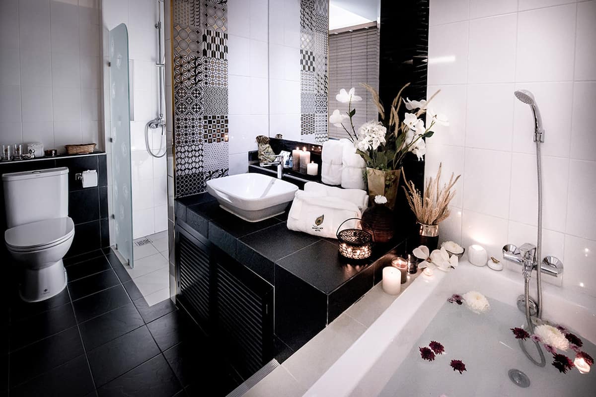 grand suite room | bathroom | shower, designer toiletries, hair dryer, slippers