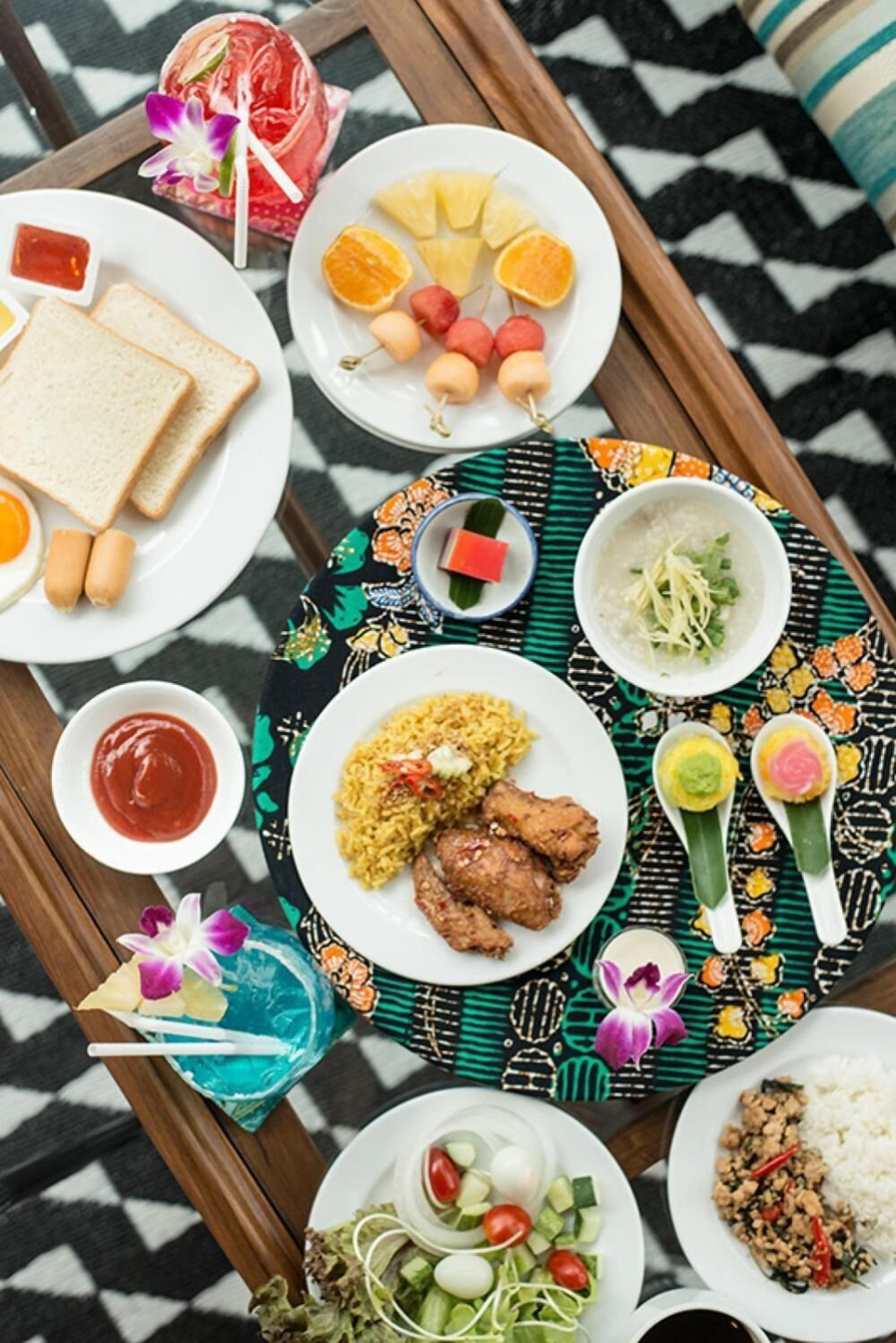 breakfast, lunch, dinner served; thai cuisine