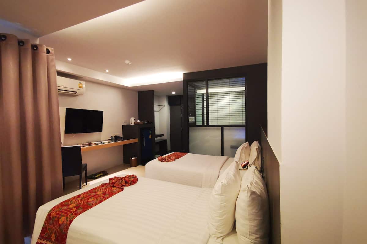 standard twin room | in-room safe, laptop workspace, blackout curtains, iron/ironing board
