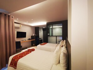 In-room safe, laptop workspace, blackout curtains, iron/ironing board - Mandy Nok Hotel (Nakhon Si Thammarat)