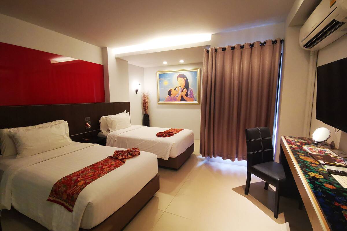 standard twin room | in-room safe, laptop workspace, blackout curtains, iron/ironing board