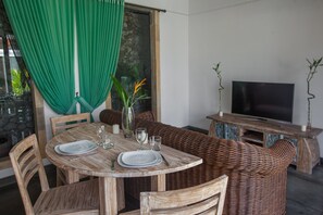 Dining - Two Lizards Villas (Denpasar)