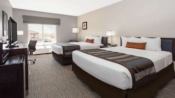 Escrivaninha, ferros/tábuas de passar roupa, berços grátis