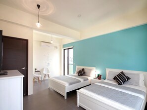 Family Quadruple Room | Desk, blackout drapes, rollaway beds, free WiFi - Penghu 123 V-Stone Inn (Magong)