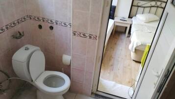 Ducha, artículos de higiene personal gratuitos y secador de pelo