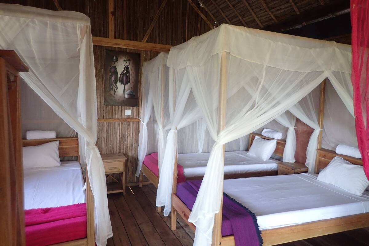 Free cots/infant beds, bed sheets