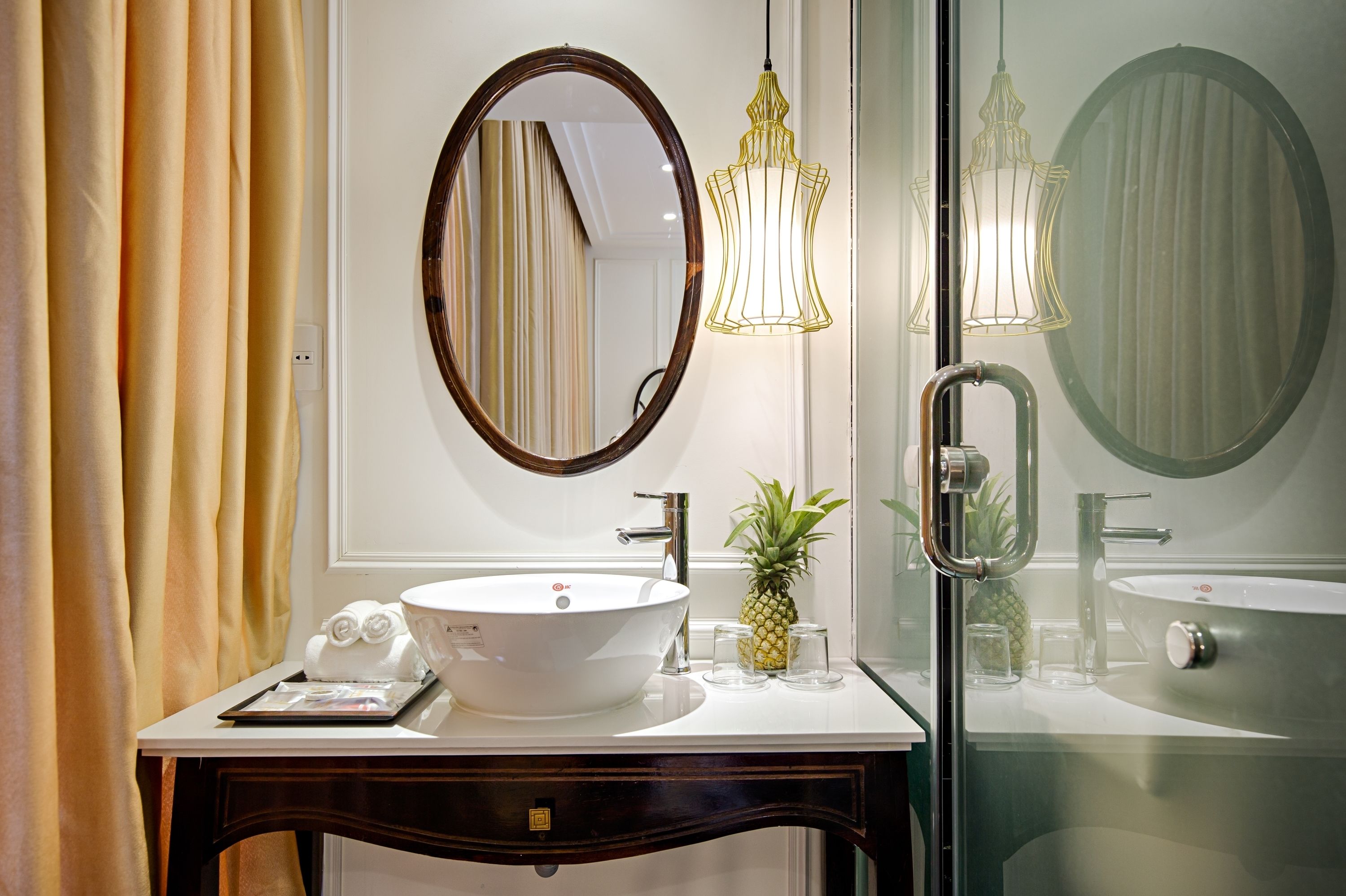 deluxe apartment | bathroom | shower, free toiletries, hair dryer, slippers