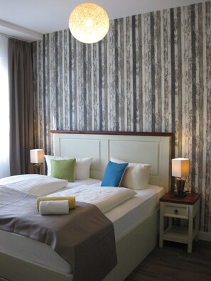 Leilighet, 2 soverom | Allergitestet sengetøy, memory foam-senger og skrivebord