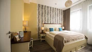 Apartment, 2 Bedrooms | 2 bedrooms, hypo-allergenic bedding, memory foam beds, desk