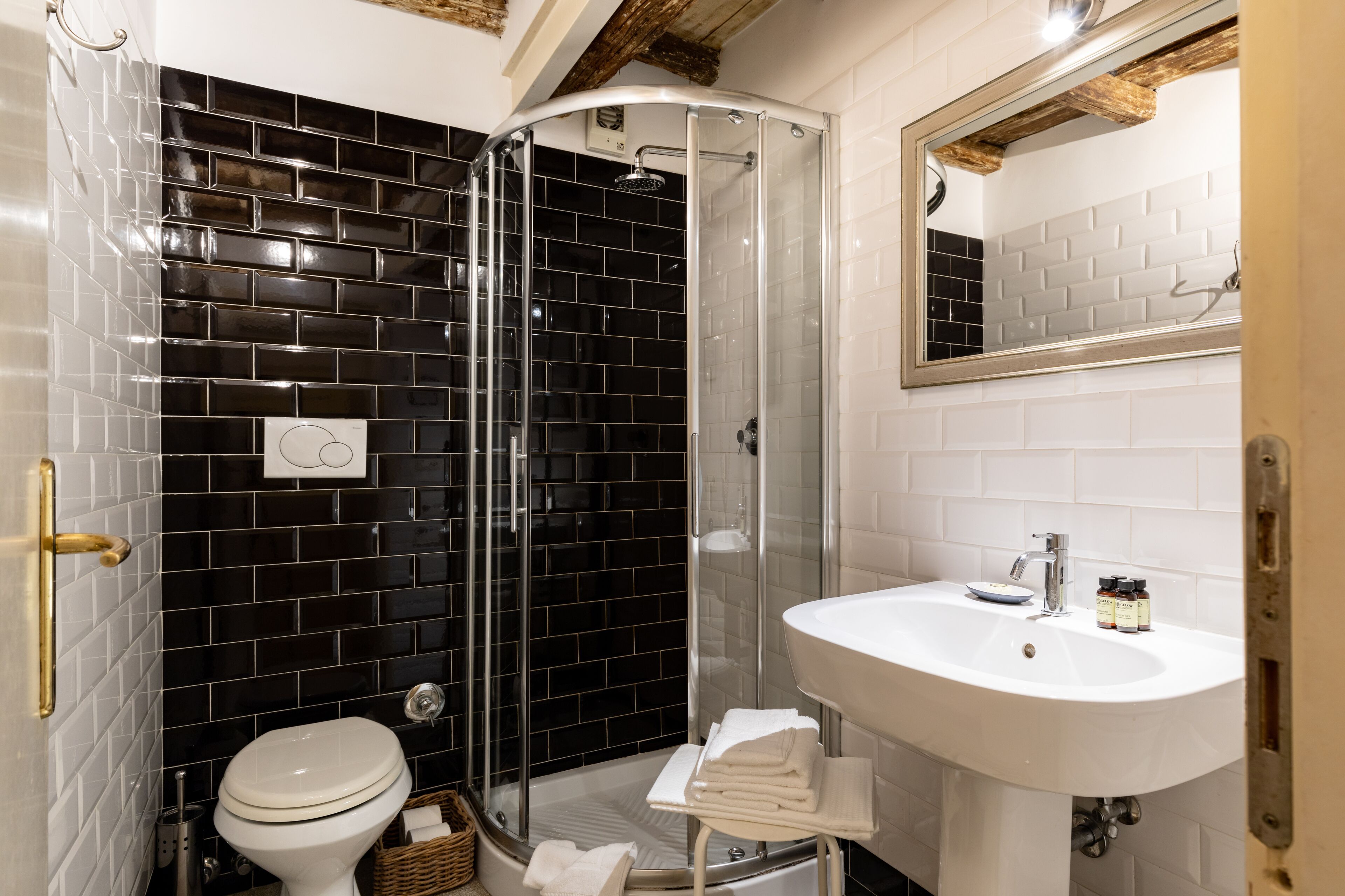 Design Double Room Single Use | Bathroom | Shower, free toiletries, hair dryer, bathrobes