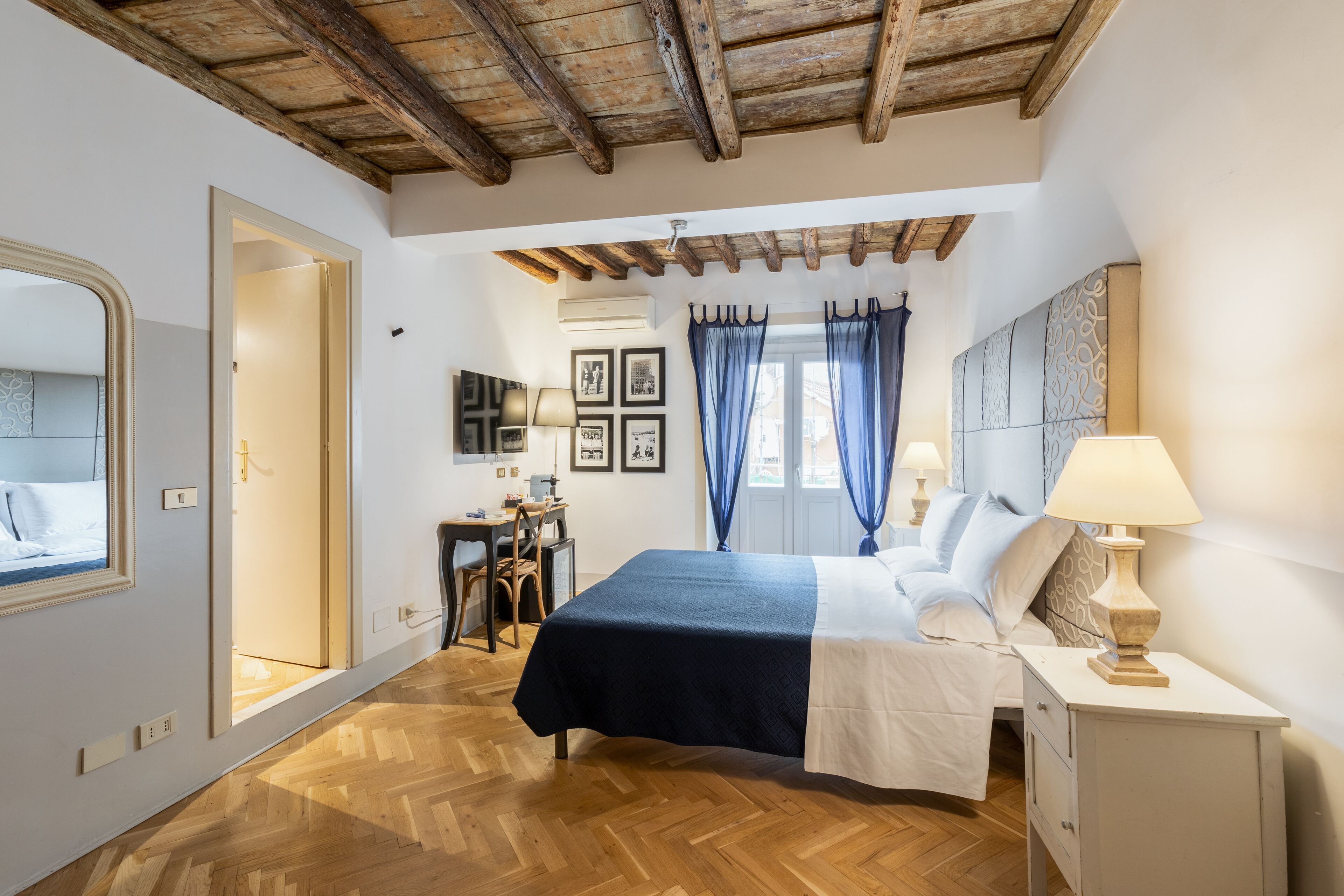 Photo - The Bluehostel