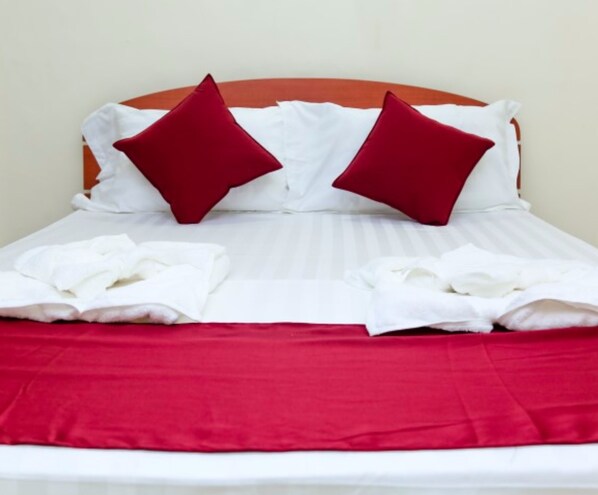 Premium bedding, desk, free WiFi