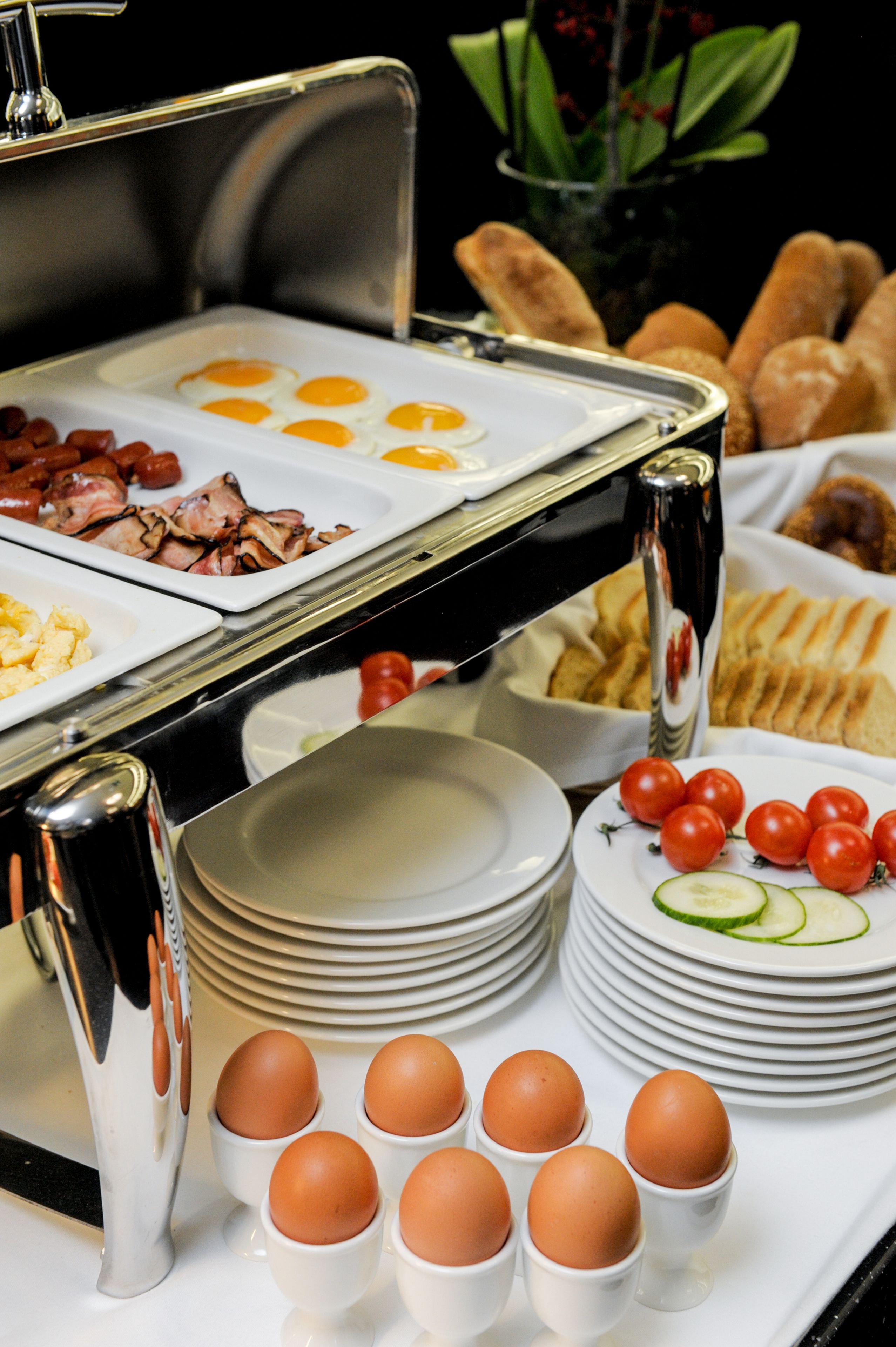 daily continental breakfast (eur 15 per person)