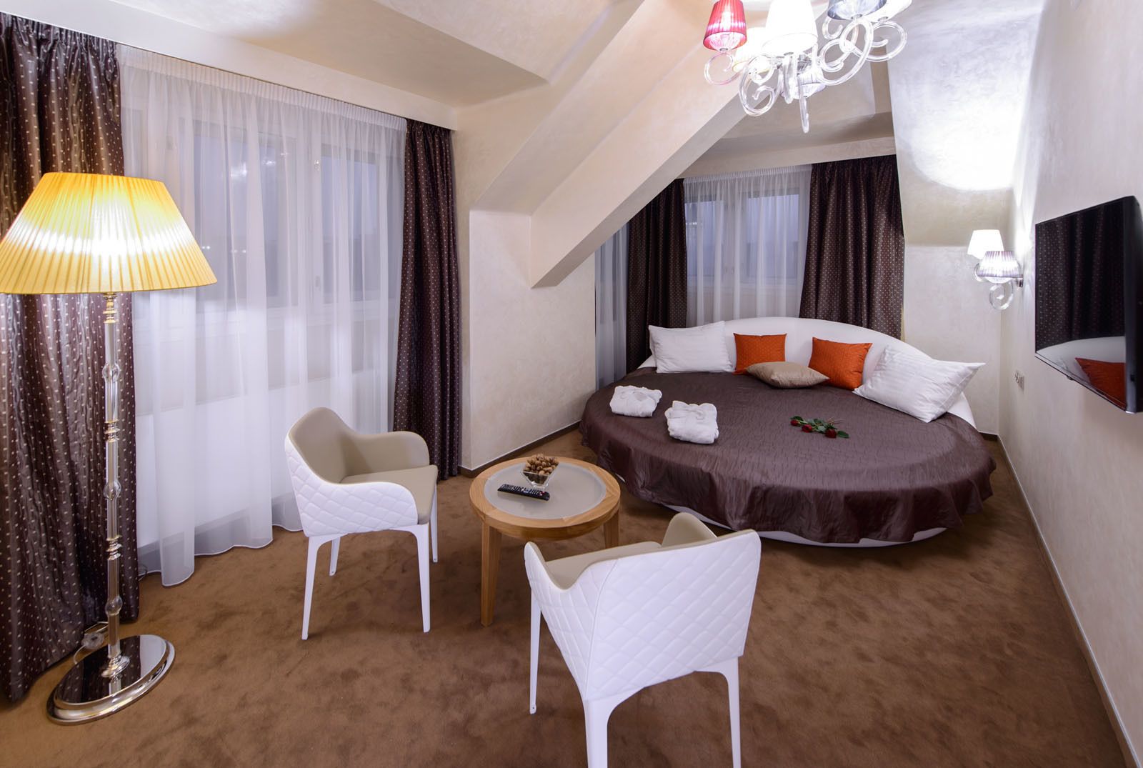 deluxe suite, 1 king bed (round bed) | minibar, in-room safe, desk, blackout curtains