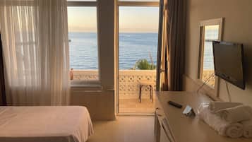 Standard Double or Twin Room | Free minibar, desk, laptop workspace, iron/ironing board