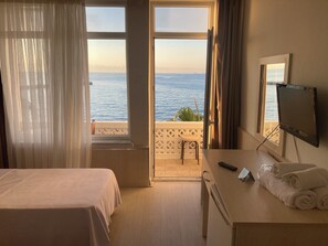 Standard Double or Twin Room | Free minibar, desk, laptop workspace, iron/ironing board