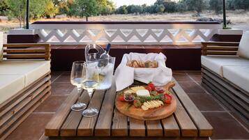 Couples’ dining