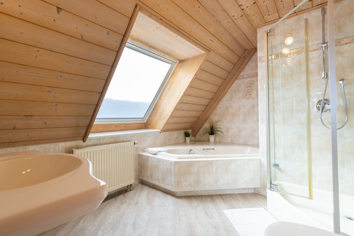 comfort double room | bathroom | shower, free toiletries, hair dryer, towels