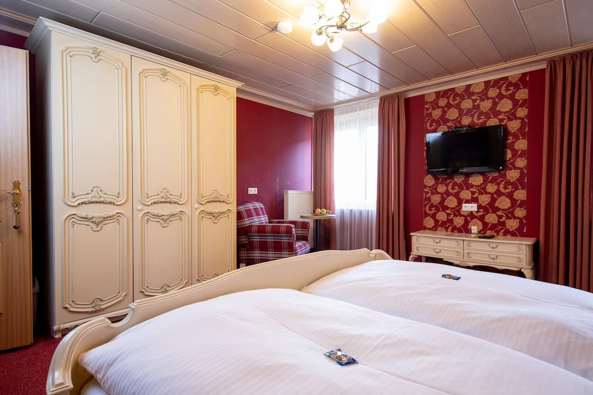 comfort double room | desk, rollaway beds, free wifi, bed sheets