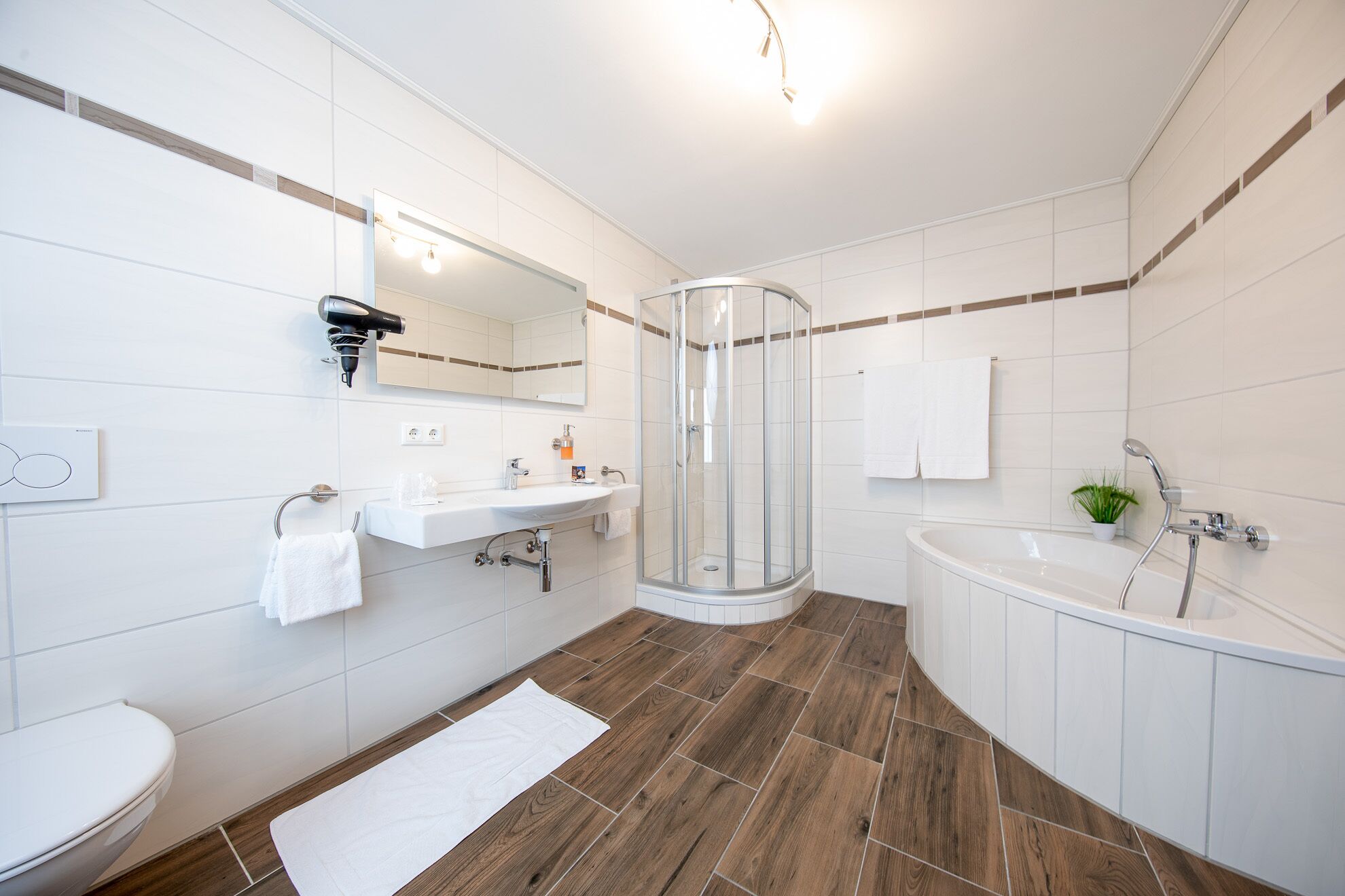 comfort double room | desk, rollaway beds, free wifi, bed sheets