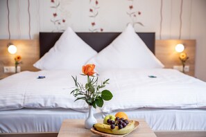 Comfort Double Room | Desk, rollaway beds, free WiFi, bed sheets