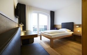 City Single Room | Desk, free WiFi