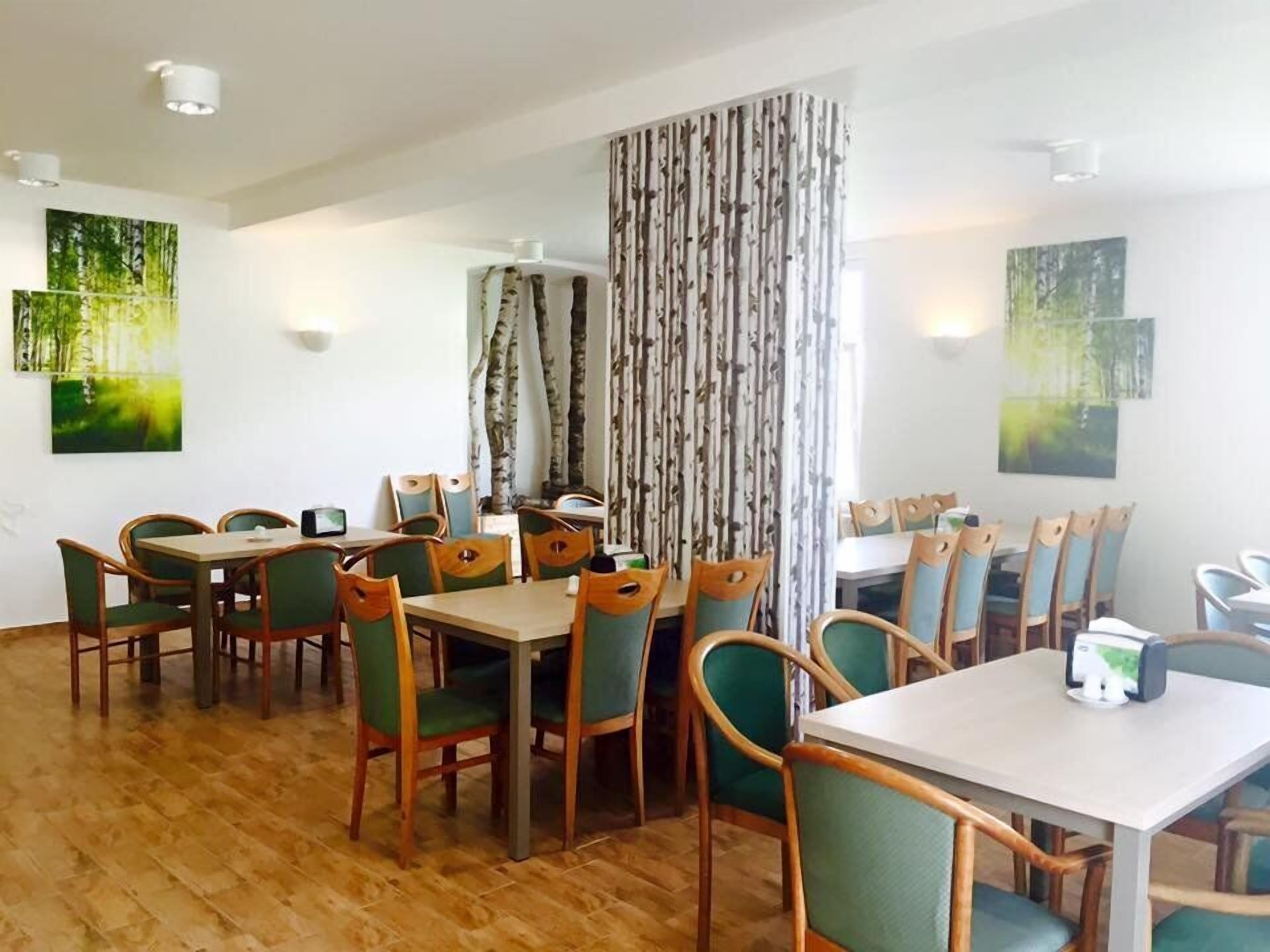 Breakfast (EUR 3.00 per person)