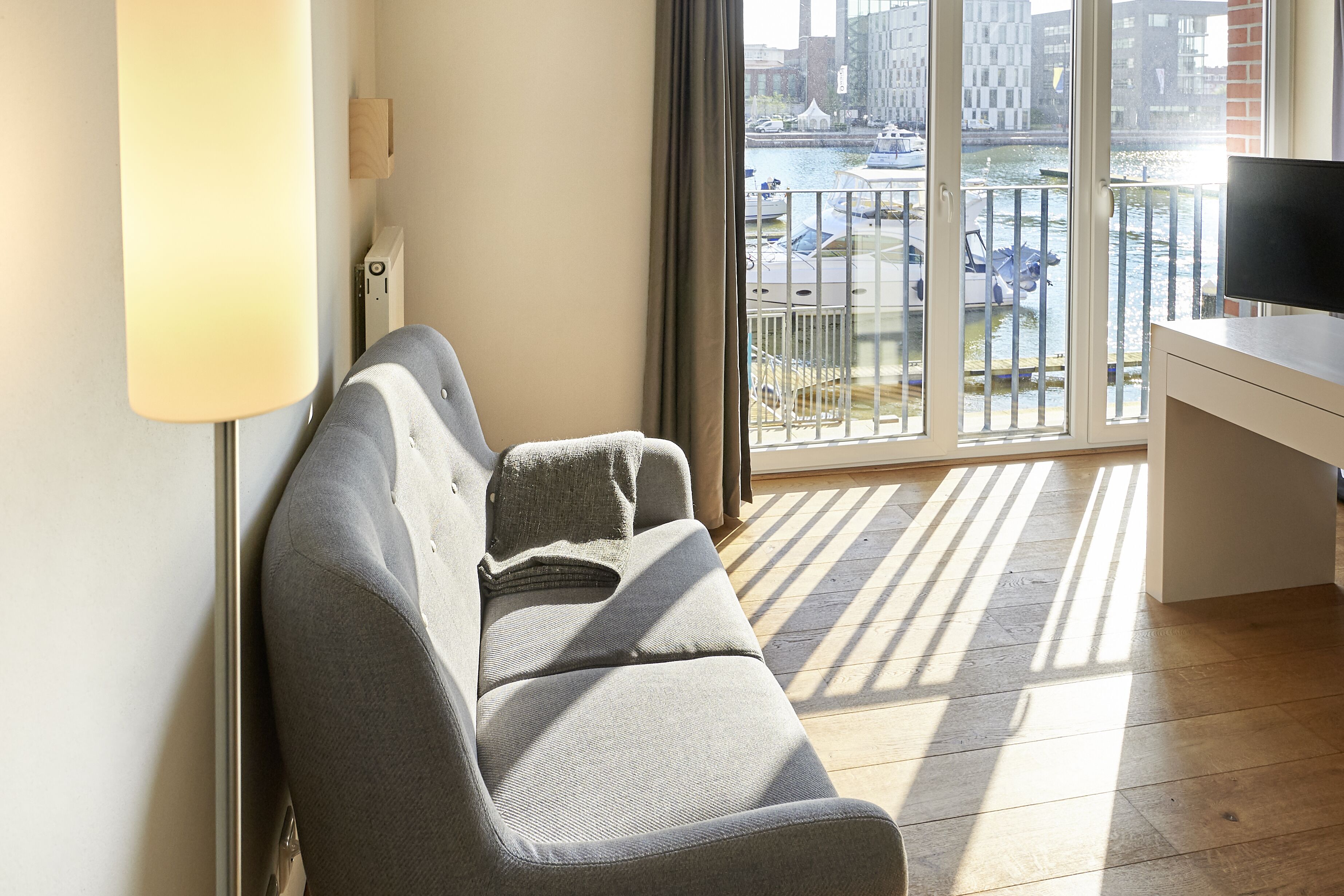 city single room, harbour view | living area | flat-screen tv