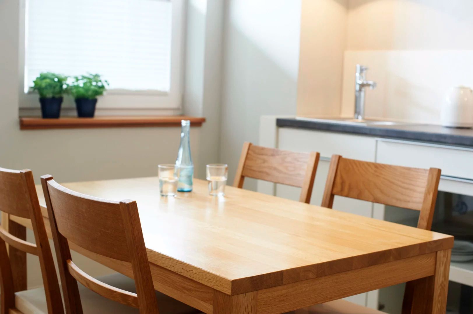 city juniorsuite, harbor view - single use | in-room dining