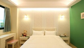 Premium bedding, individually decorated, individually furnished, desk